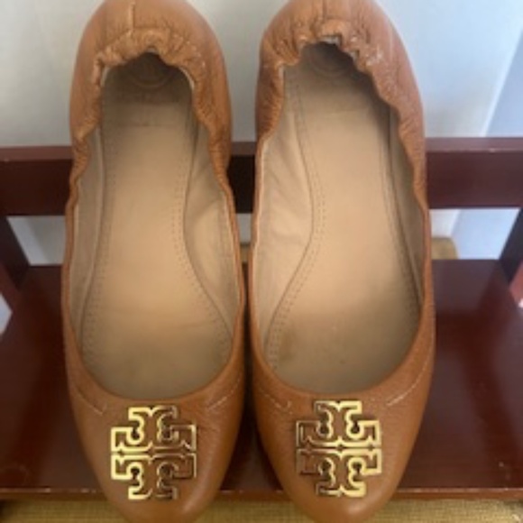Tory Burch Royal Tan Leather Flats with TB Metallic Gold plated Logo-Pre-Owned - Picture 6 of 16
